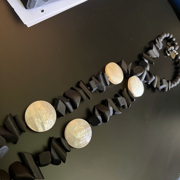 5/$45 Chico’s Tribal Black Wood MOP bead Large Long Chunky Tribal Necklace C1 - Picture 1 of 13